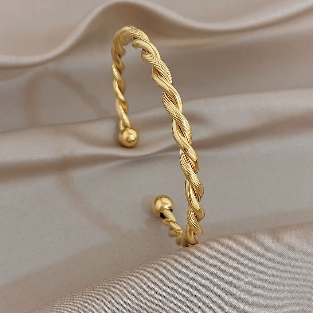 Maura Bangle